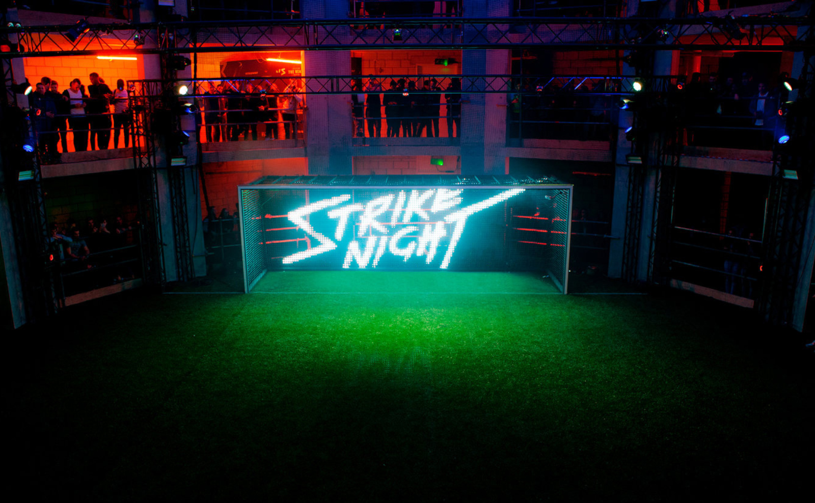 Graag gedaan Het spijt me Storen Nike Football Strike Night | Nocte Studio